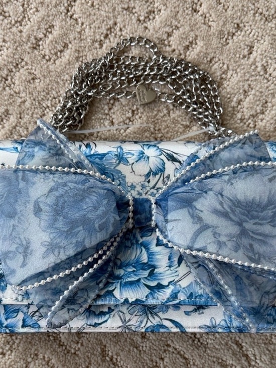 Betsey Johnson Handbags - NWT Betsey Johnson Blue Floral Bow Chain Shoulder Bag with Heart Charm
